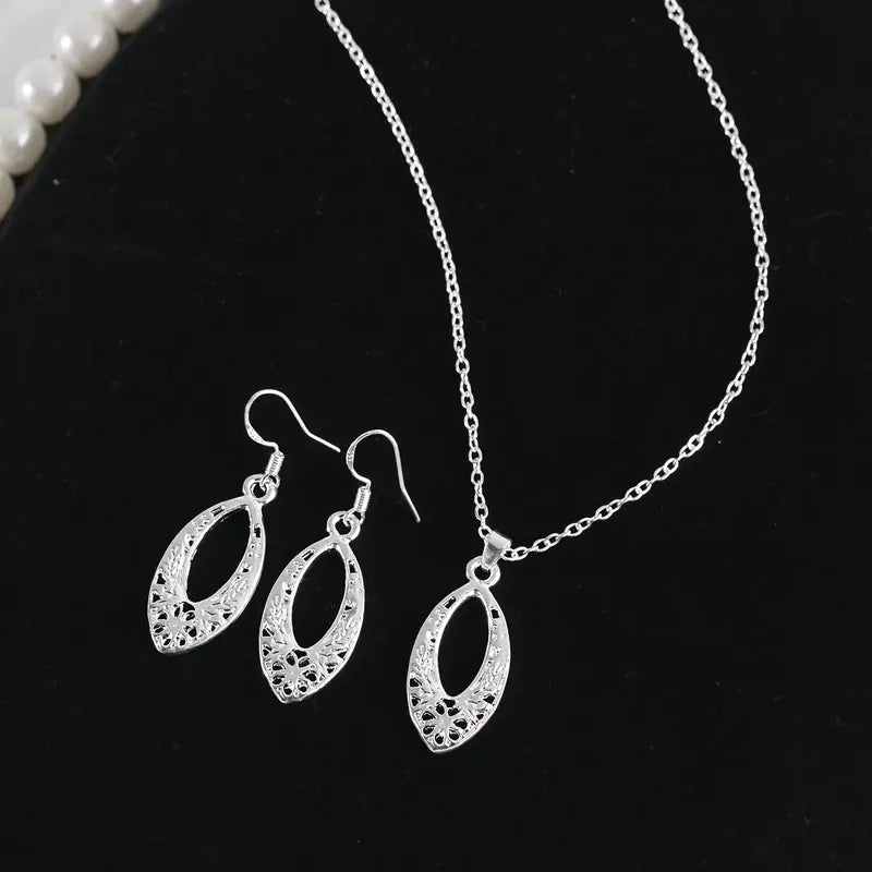 Cut Out Oval Necklace Set